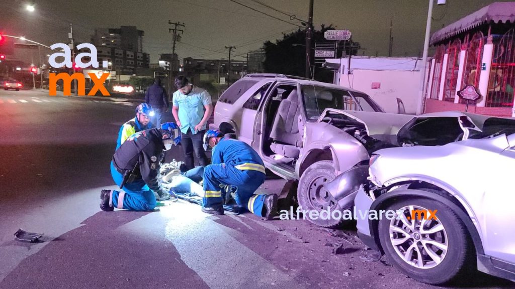 SUJETOS ARMADOS IRRUMPEN EN BAR Y BALEAN CLIENTE