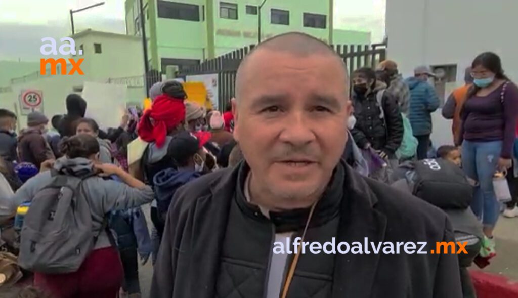 MIGRANTES EXIGEN SEGURIDAD; LES APUNTARON CON ARMAS CERCA DE ALBERGUE