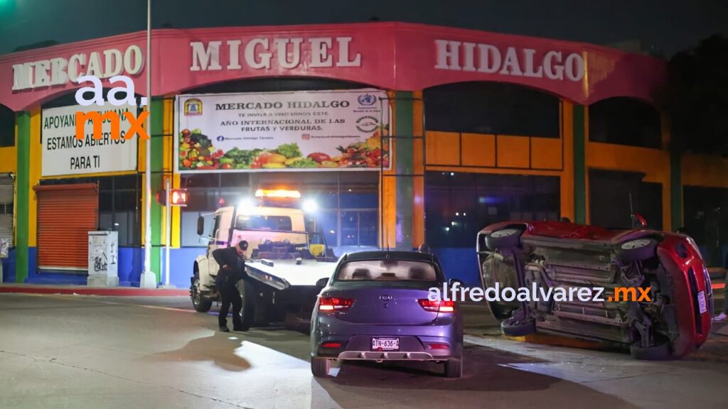 JOVENCITO SE PASA SEMáFORO Y SE ESTAMPA CONTRA UBER