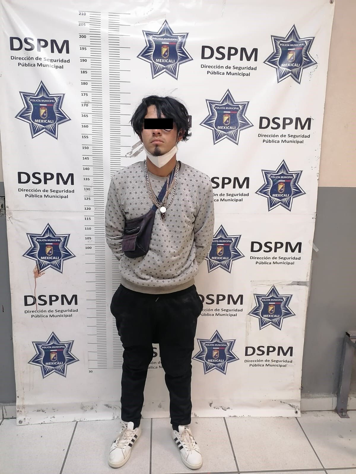 ARRESTAN A JOVENCITO POR DAñOS A PATRULLA