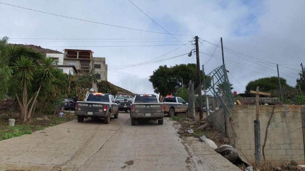 ATACAN A TIROS A POLICíAS MUNICIPALES; MUEREN AGRESORES ATACAN A TIROS A POLICíAS MUNICIPALES; MUEREN AGRESORES