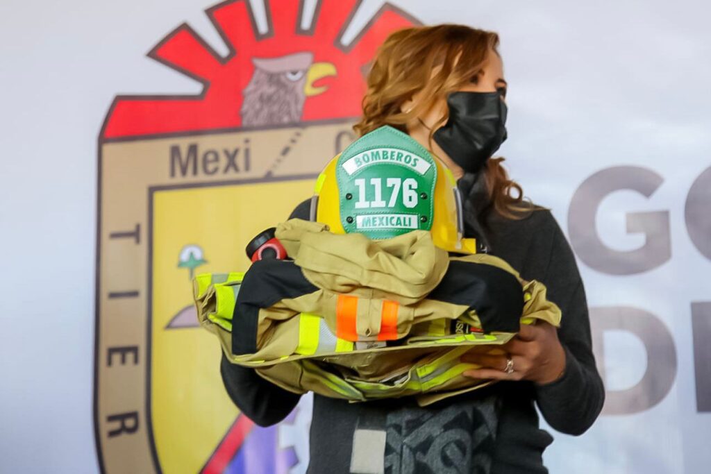 CUMPLE MARINA DEL PILAR COMPROMISO CON BOMBEROS