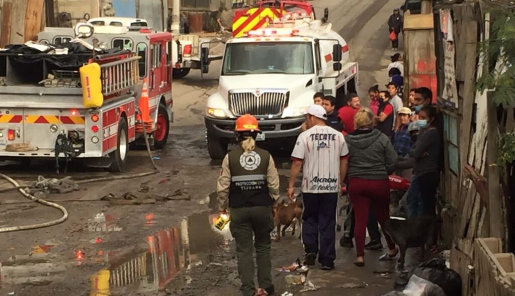 FUERTE INCENDIO CONSUME 7 VIVIENDAS