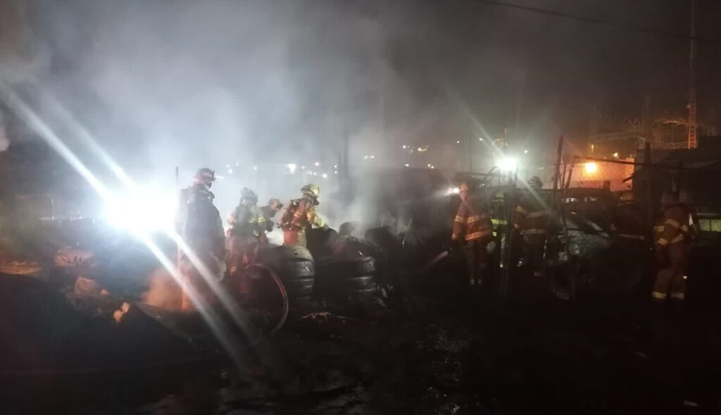 FUERTE INCENDIO CONSUME LLANTERA