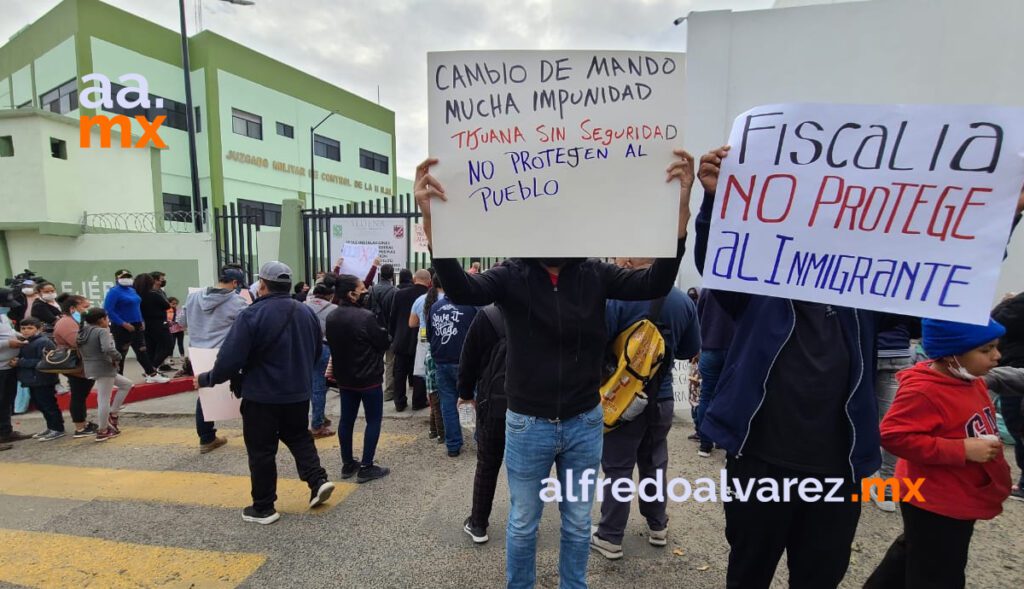 MIGRANTES EXIGEN SEGURIDAD; LES APUNTARON CON ARMAS CERCA DE ALBERGUE