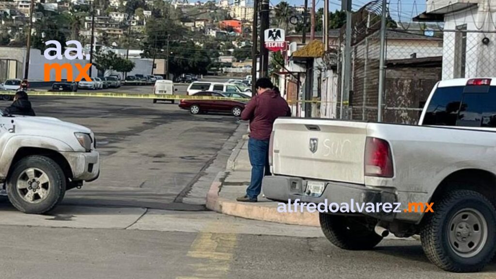 TIRAN CUERPO DE UNA MUJER ENVUELTO EN UNA COBIJA