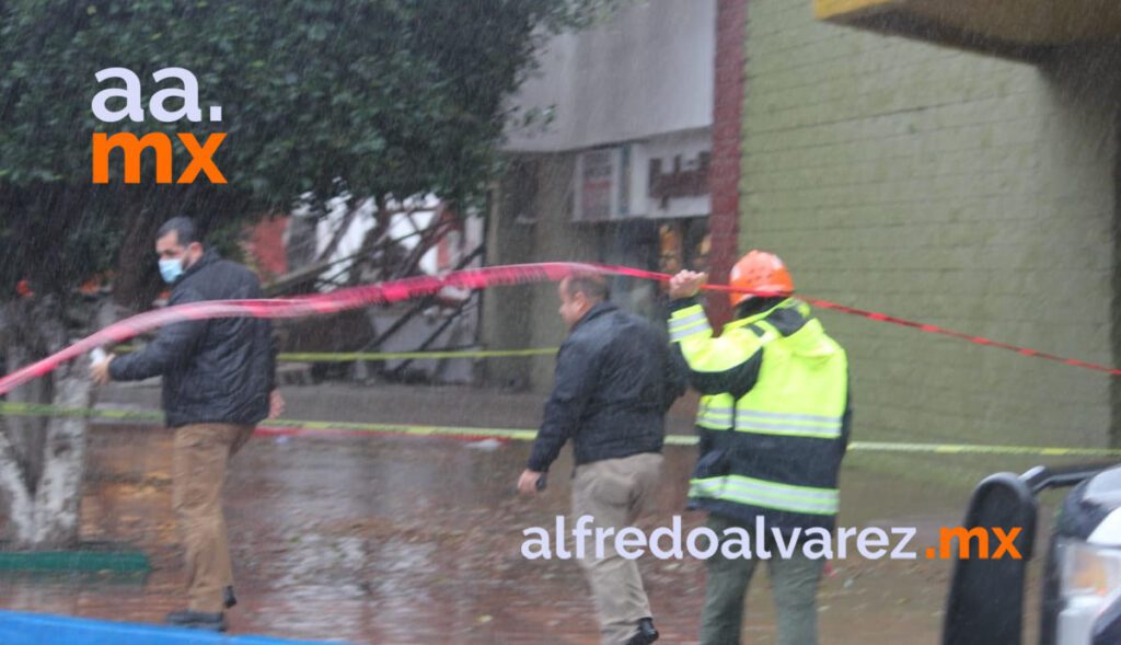 LLUVIAS DEJAN VíCTIMAS MORTALES; UNA TRAS DERRUMBE EN PLAZA COMERCIAL