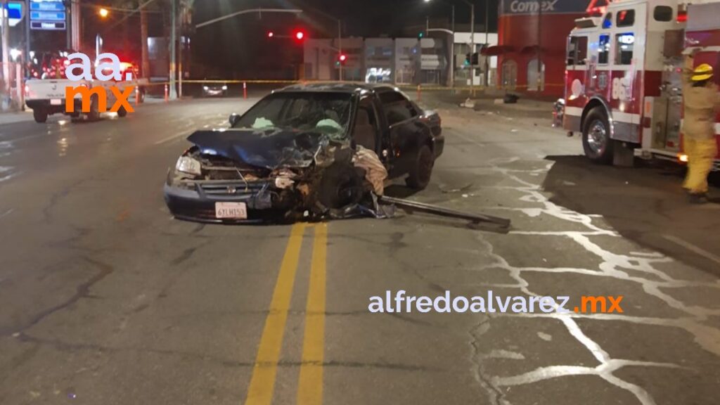 JOVENCITO CONDUCíA A EXCESO DE VELOCIDAD Y MATA A TAXISTA