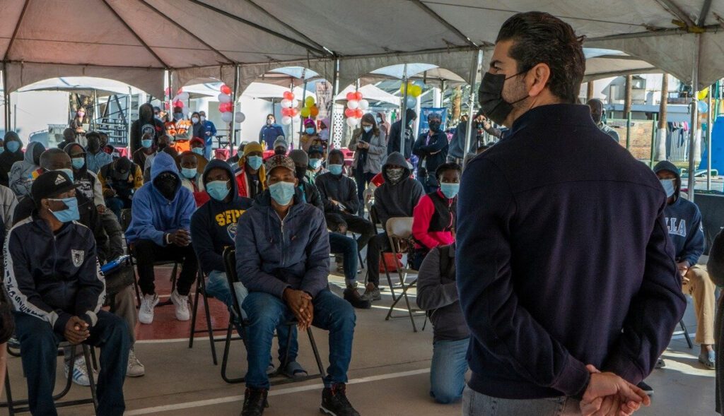BRINDAN OPORTUNIDADES LABORALES A MIGRANTES EN BC
