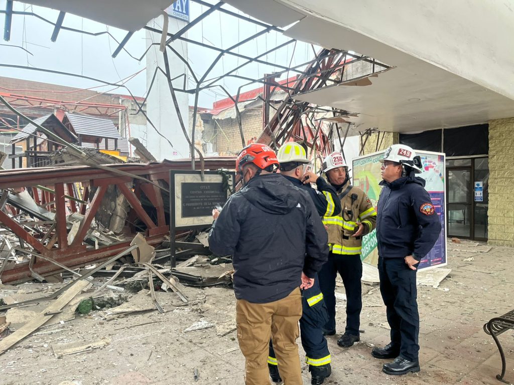 LLUVIAS DEJAN VíCTIMAS MORTALES; UNA TRAS DERRUMBE EN PLAZA COMERCIAL