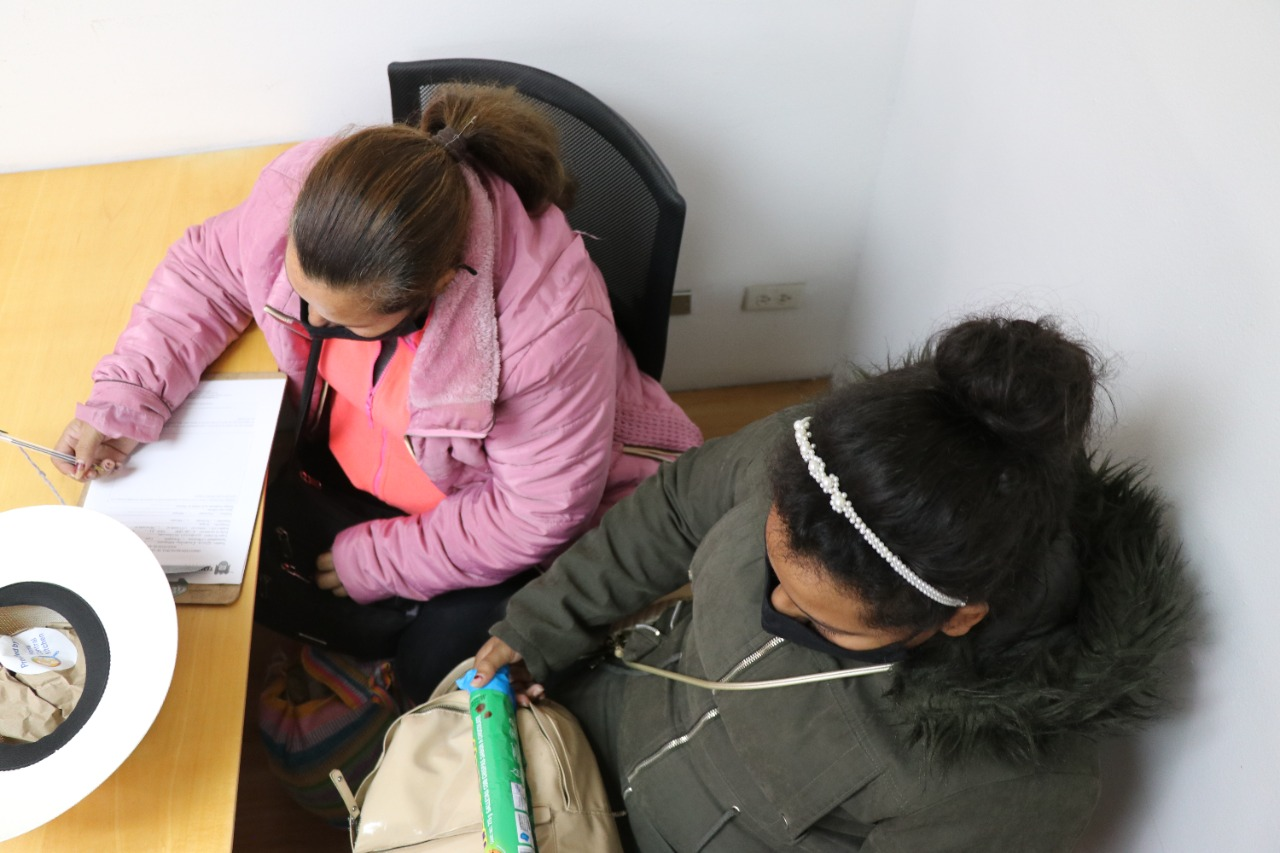 FAMILIAS ACEPTAN APOYO DE ALCALDESA PARA REGRESAR A SU LUGAR DE ORIGEN FAMILIAS ACEPTAN APOYO DE ALCALDESA PARA REGRESAR A SU LUGAR DE ORIGEN