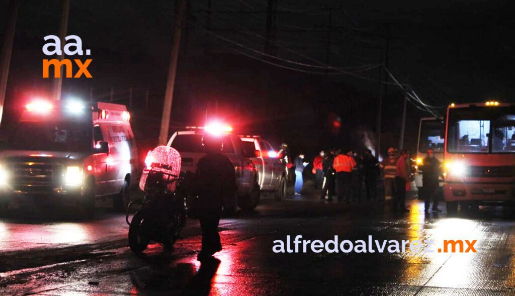 VOLCADURA DE CAMIóN DE PASAJEROS DEJA HERIDOS VOLCADURA DE CAMIóN DE PASAJEROS DEJA HERIDOS
