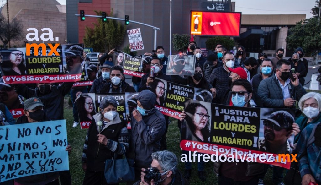 PERIODISTAS Y SOCIEDAD CIVIL SE MANIFESTAN EN FGR POR ASESINATO DE COLEGAS
