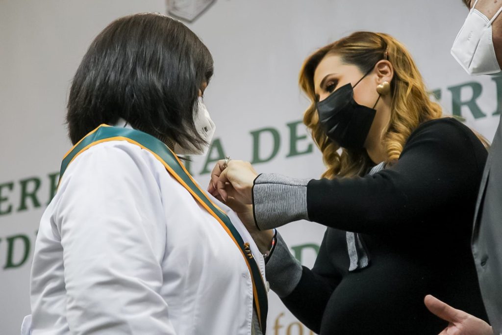 ENTREGA MARINA DEL PILAR CONDECORACIóN 'MIGUEL HIDALGO' A PERSONAL DE SALUD