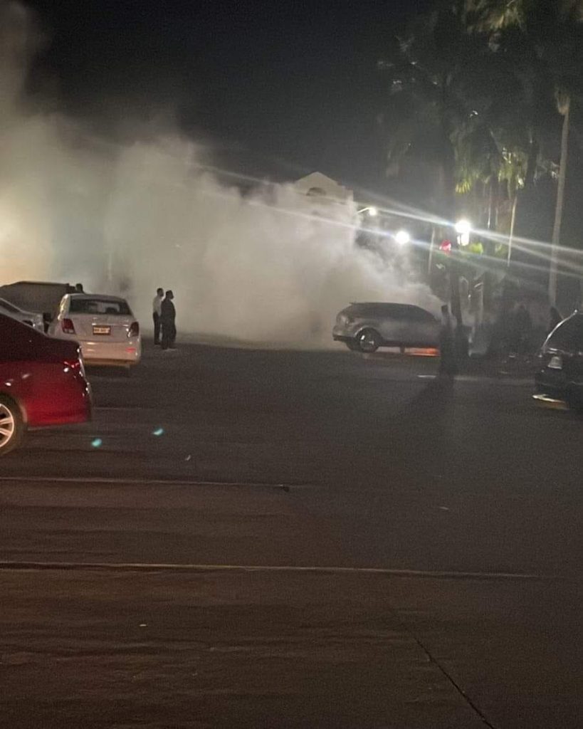  POR INFIEL MUJER LE QUEMAN SU CAMIONETA