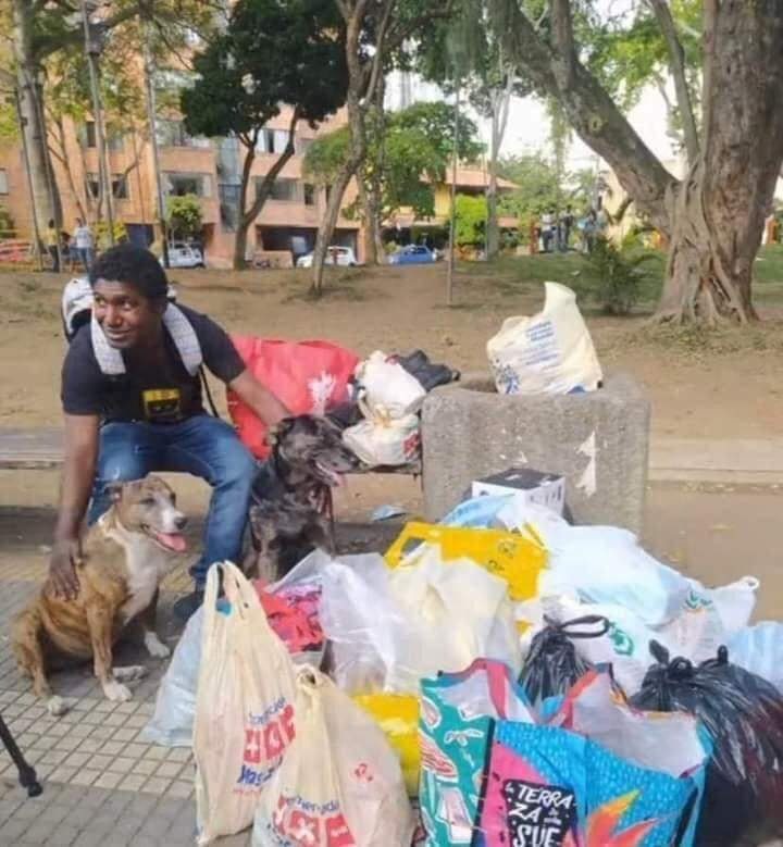 RECIBE AYUDA JOVEN QUE FESTEJó CUMPLEAñOS DE SU PERRITO RECIBE AYUDA JOVEN QUE FESTEJó CUMPLEAñOS DE SU PERRITO