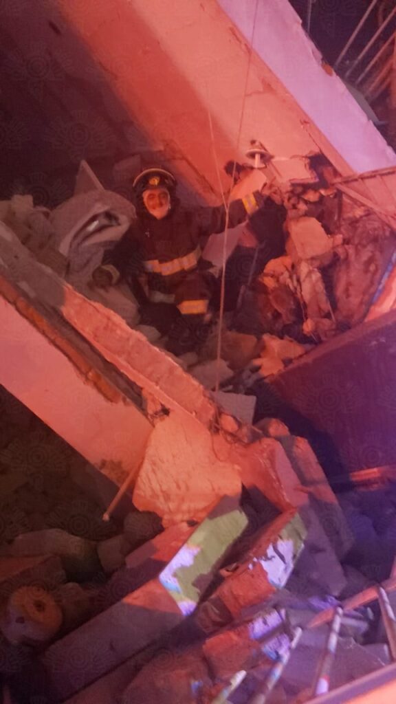 EDIFICIO SE DERRUMBA TRAS EXPLOSIóN DE TANQUE; HAY HERIDOS