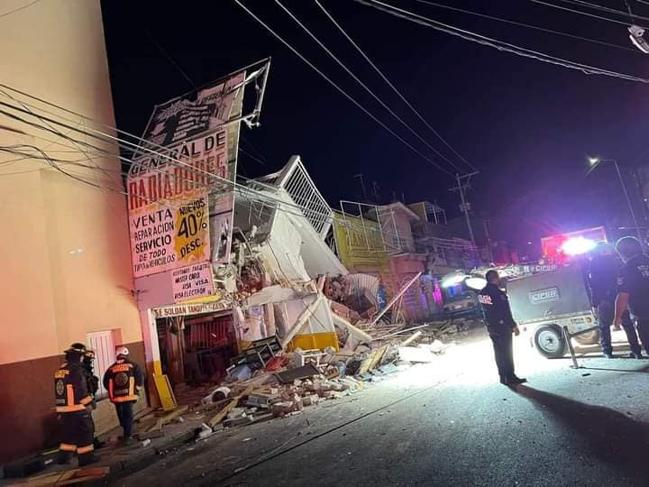 EDIFICIO SE DERRUMBA TRAS EXPLOSIóN DE TANQUE; HAY HERIDOS