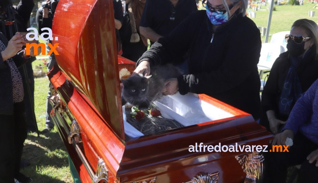 DAN EL úLTIMO ADIóS A LOURDES MALDONADO