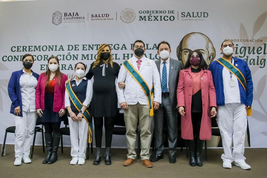 ENTREGA MARINA DEL PILAR CONDECORACIóN 'MIGUEL HIDALGO' A PERSONAL DE SALUD