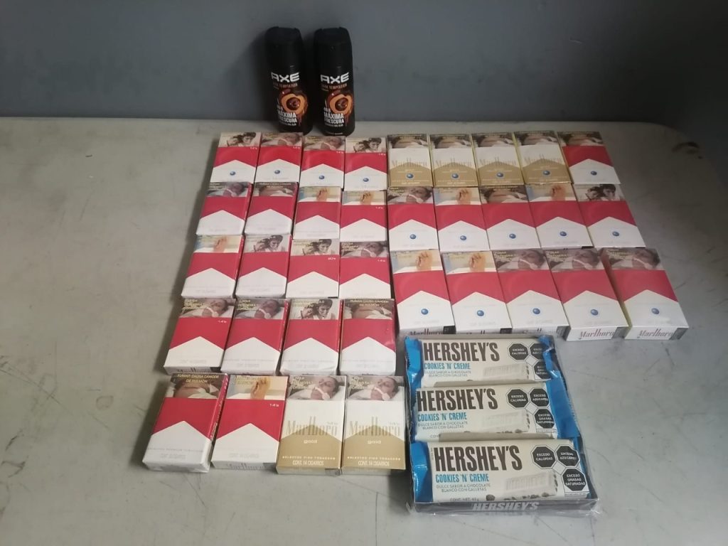 CAE SUJETO POR ROBO Y DAñOS A OXXO