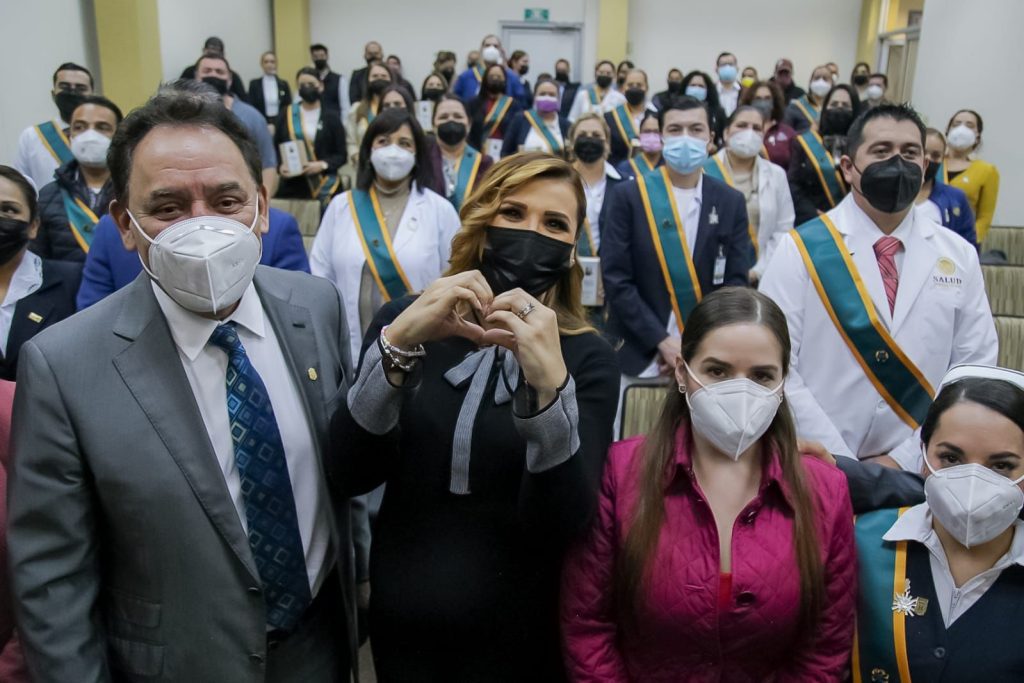 ENTREGA MARINA DEL PILAR CONDECORACIóN 'MIGUEL HIDALGO' A PERSONAL DE SALUD