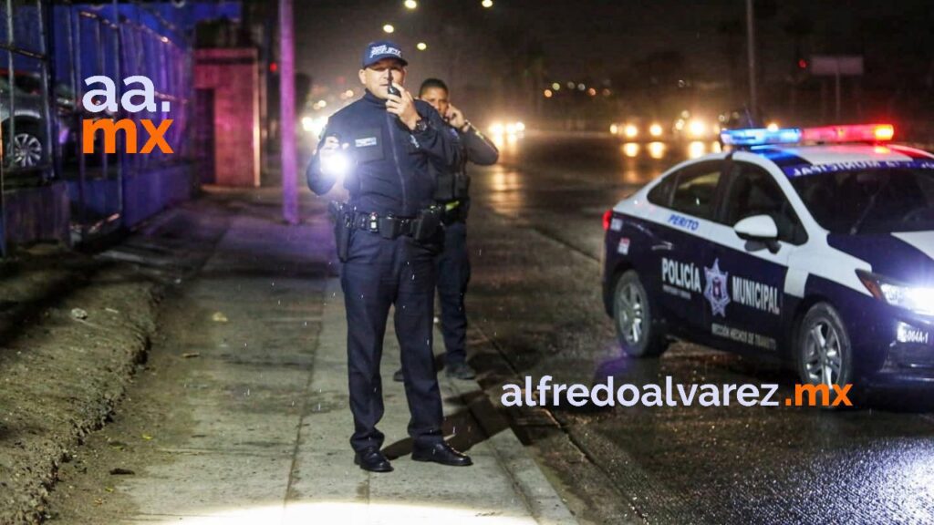 CONDUCTOR DERRAPA EN AUTO Y ABANDONA A COMPAñERA FRACTURADA
