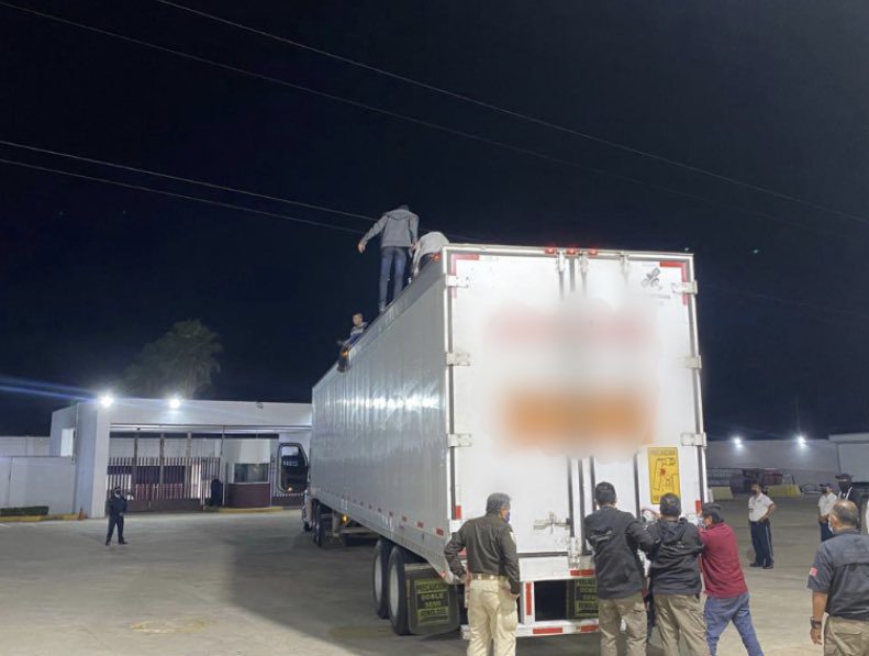 TRáILER TENíA HACINADOS 359 PERSONAS MIGRANTES