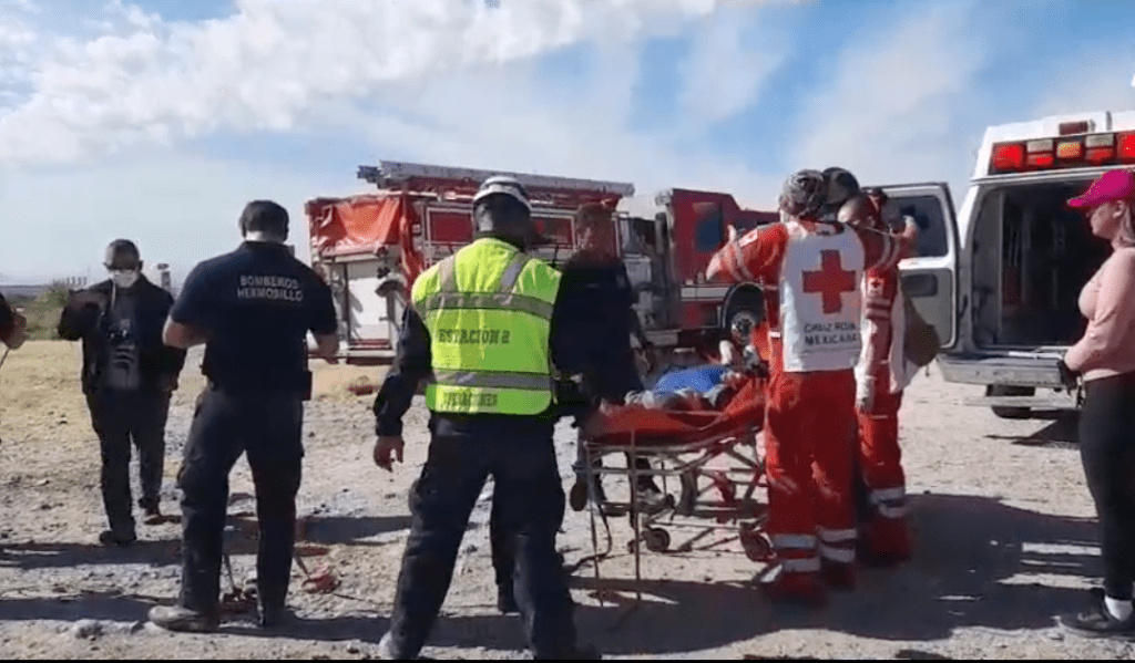 RESCATAN A SENDERISTA EN EL CERRO DEL BACHOCO DE HERMOSILLO