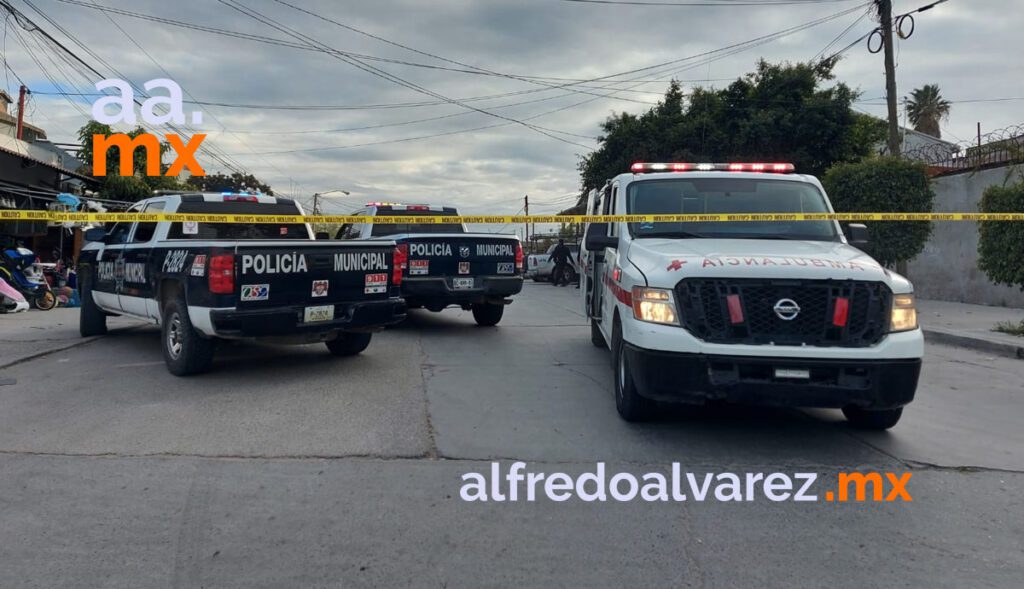 BALEAN A MUJERES, A UNA A BORDO DE SU AUTO