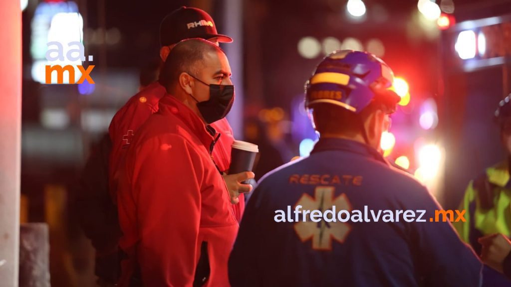 PARAMéDICOS ATENDíAN LESIONADO POR VOLCADURA Y LLEGó UN NAVAJEADO