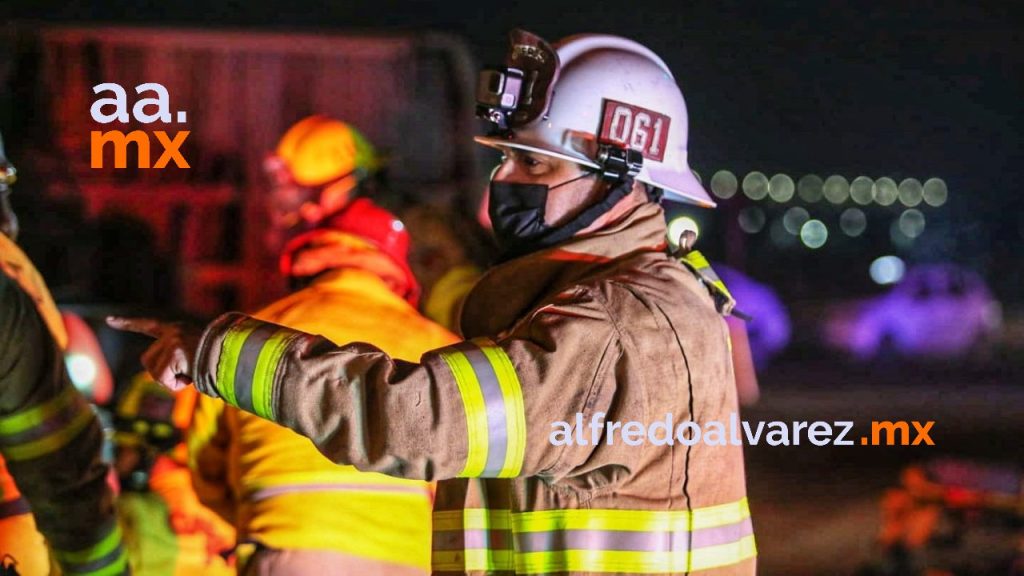 AUTOMOVILISTA CHOCA CON CAMIóN Y PROVOCA MUERTE DE SU ACOMPAñANTE