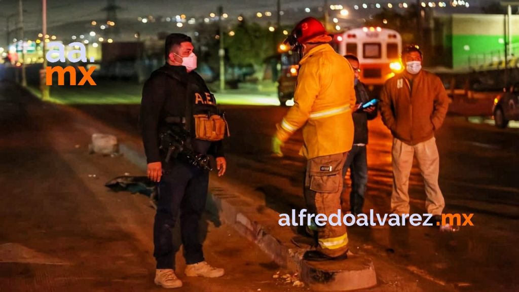 AUTOMOVILISTA CHOCA CON CAMIóN Y PROVOCA MUERTE DE SU ACOMPAñANTE