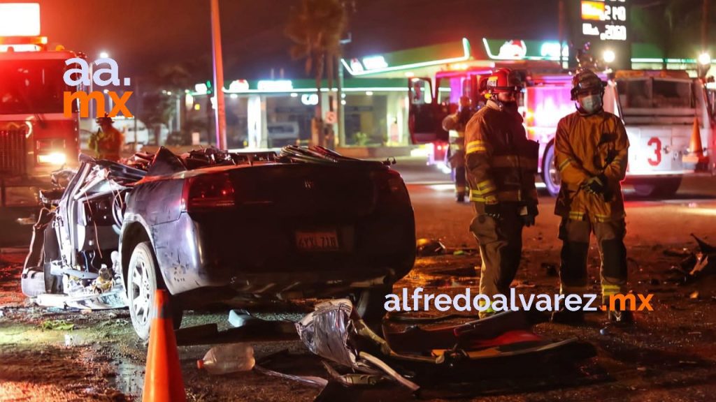 AUTOMOVILISTA CHOCA CON CAMIóN Y PROVOCA MUERTE DE SU ACOMPAñANTE
