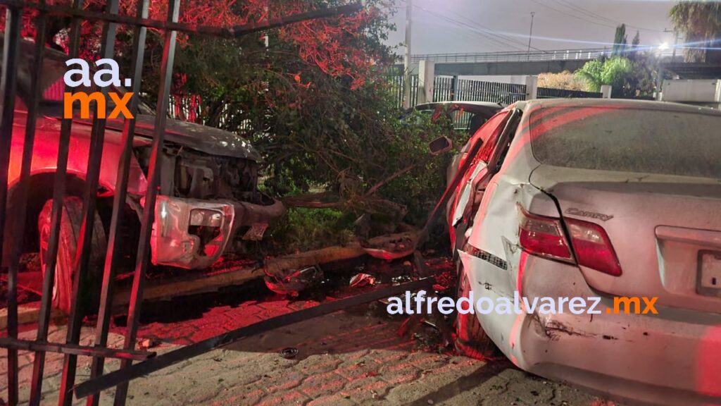 JOVENCITA SE ESTAMPA CON AUTO Y CERCO PERIMETRAL DE LA FGR