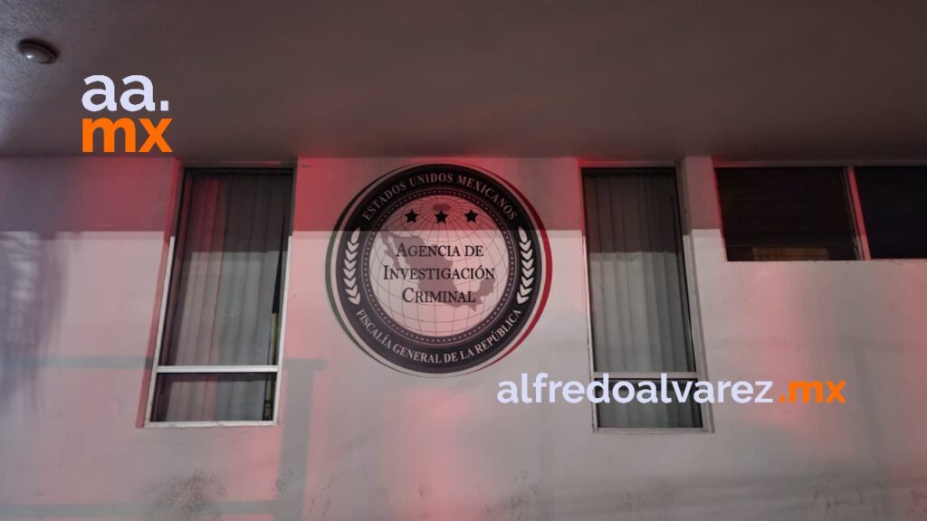 JOVENCITA SE ESTAMPA CON AUTO Y CERCO PERIMETRAL DE LA FGR