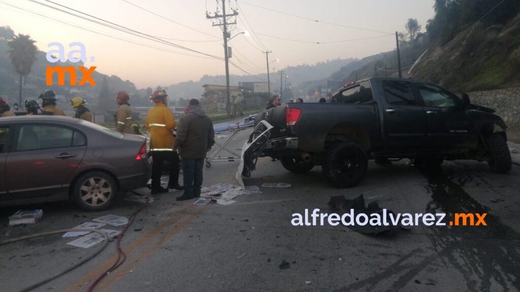 PICK UP INVADE CARRIL CONTRARIO Y PROVOCA CHOQUE MúLTIPLE