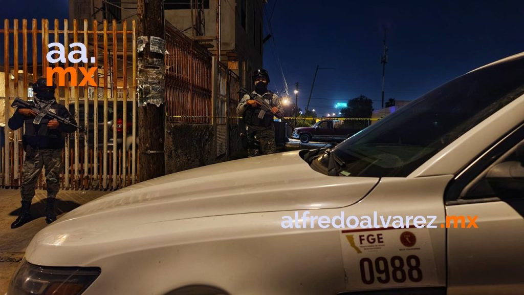 BUSCABA A SUS FAMILIARES Y LOCALIZA EL AUTO CON DOS CADáVERES