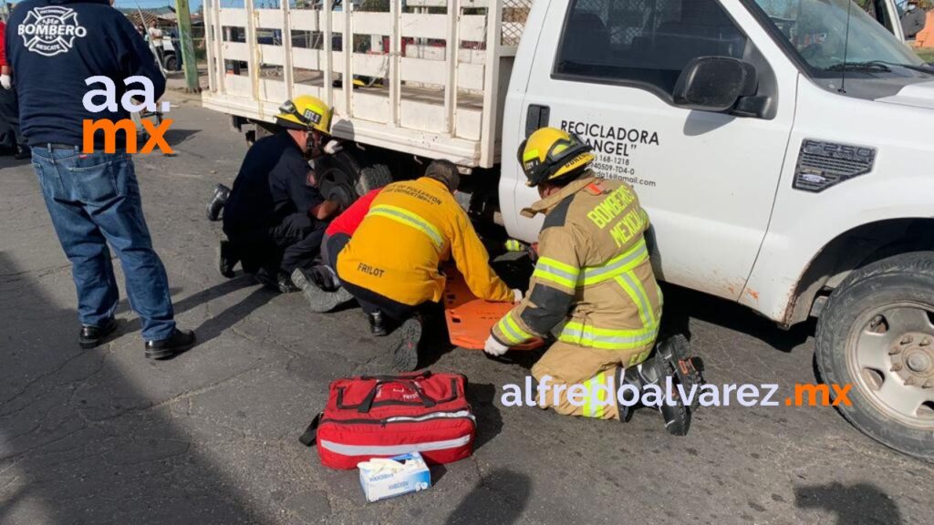 CONDUCTOR SE PASA ALTO Y ATROPELLA A DOS ADULTAS MAYORES