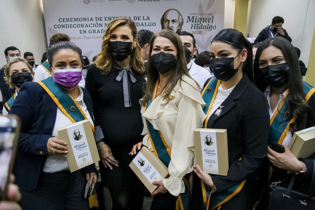 ENTREGA MARINA DEL PILAR CONDECORACIóN 'MIGUEL HIDALGO' A PERSONAL DE SALUD