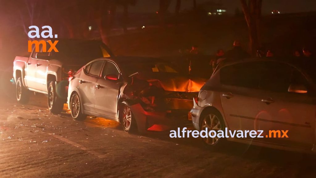 ADULTO MAYOR PROVOCA MEGACARAMBOLA EN LA VíA RáPIDA