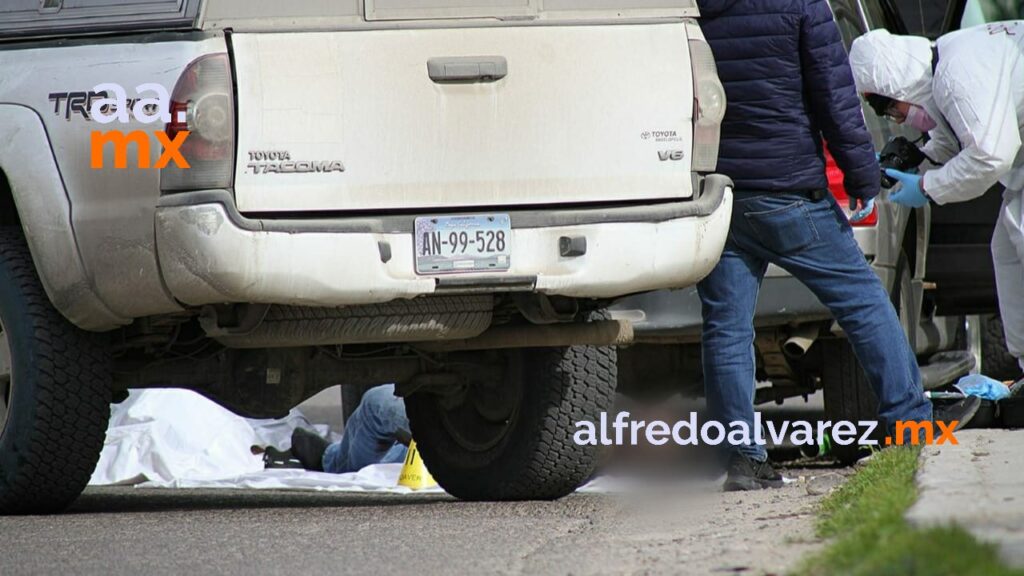 DEJAN DOS CADáVERES EN VEHíCULO CON MENSAJE EN PARABRISAS