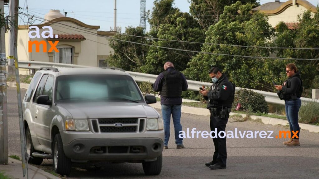 DEJAN DOS CADáVERES EN VEHíCULO CON MENSAJE EN PARABRISAS