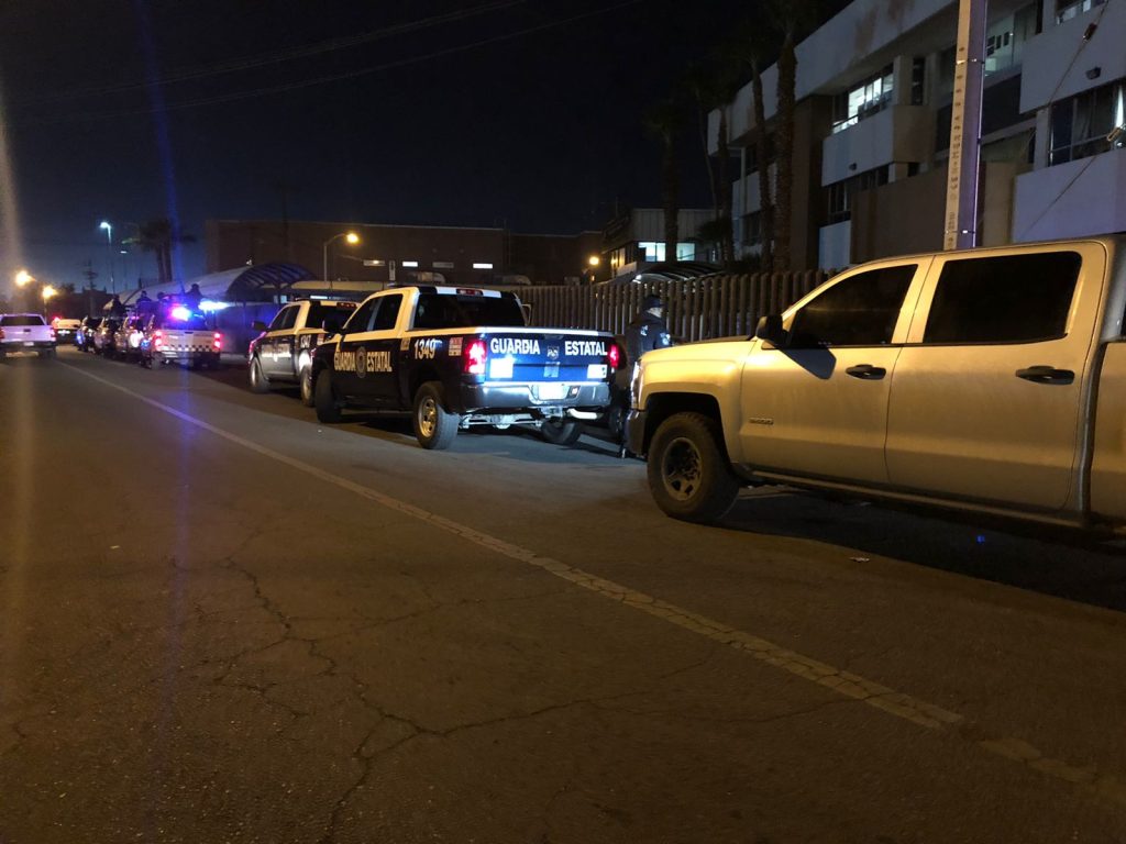 TRASLADAN A INTERNOS DEL CERESO DE MEXICALI A EL HONGO