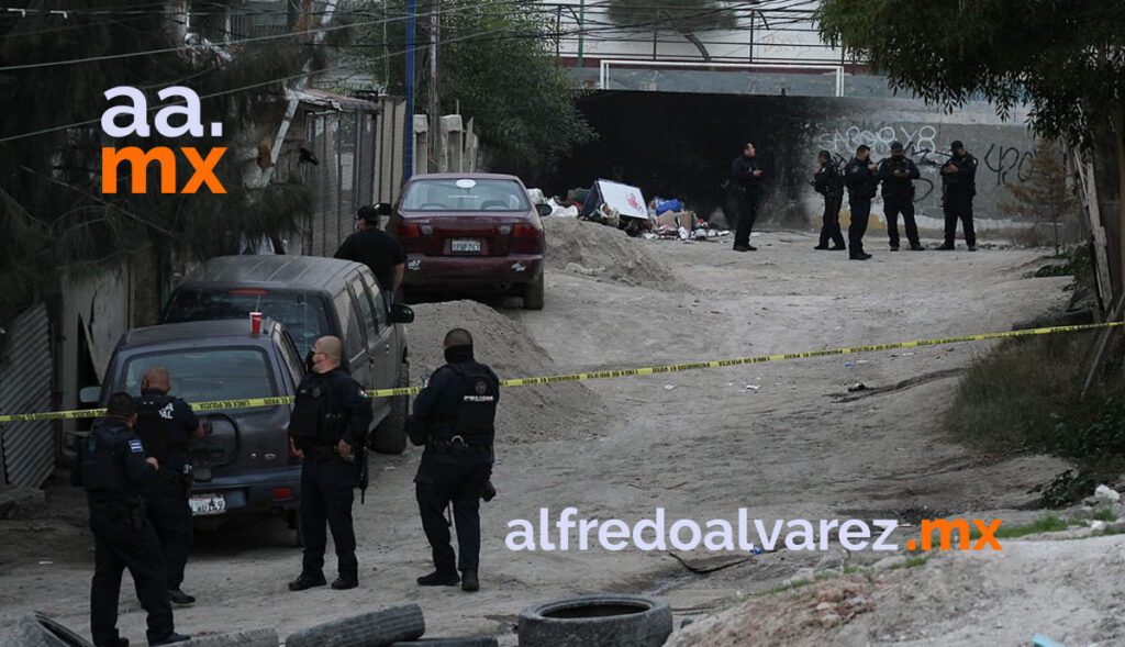 BALEAN A MUJERES, A UNA A BORDO DE SU AUTO