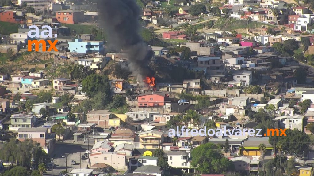 BOMBEROS ATIENDEN FUERTE INCENDIO EN LA ALTAMIRA