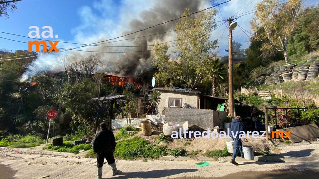 INCENDIO AFECTA CINCO VIVIENDAS