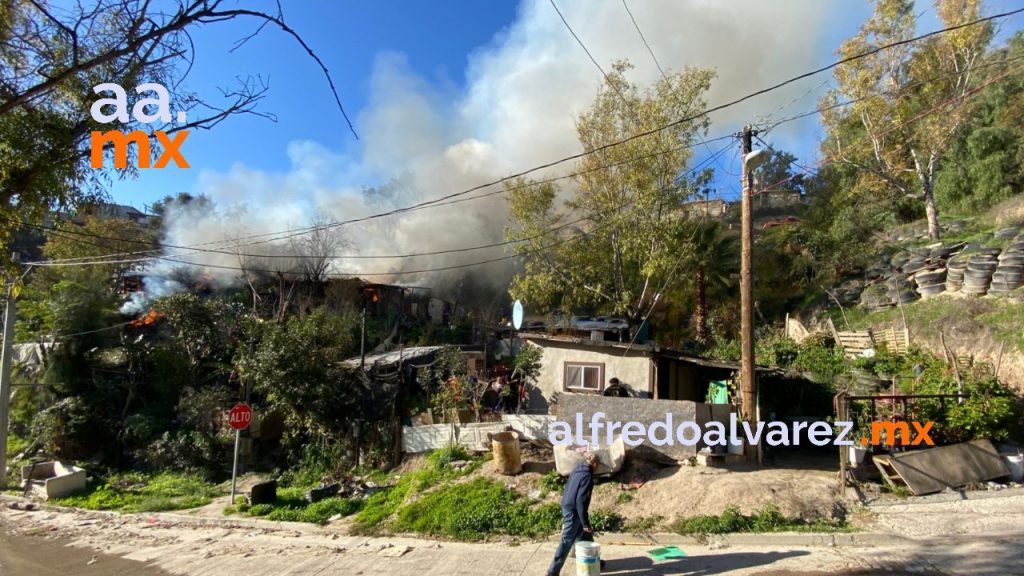 INCENDIO AFECTA CINCO VIVIENDAS
