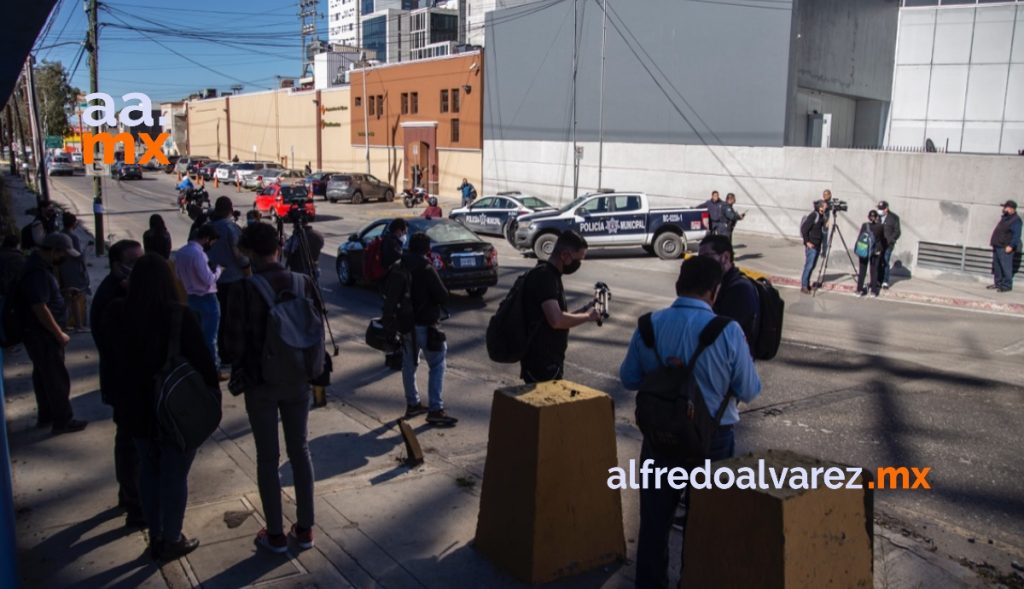 PERIODISTAS DE TIJUANA SE MANIFIESTAN EN LA SSPCM POR ASESINATO DE COLEGAS