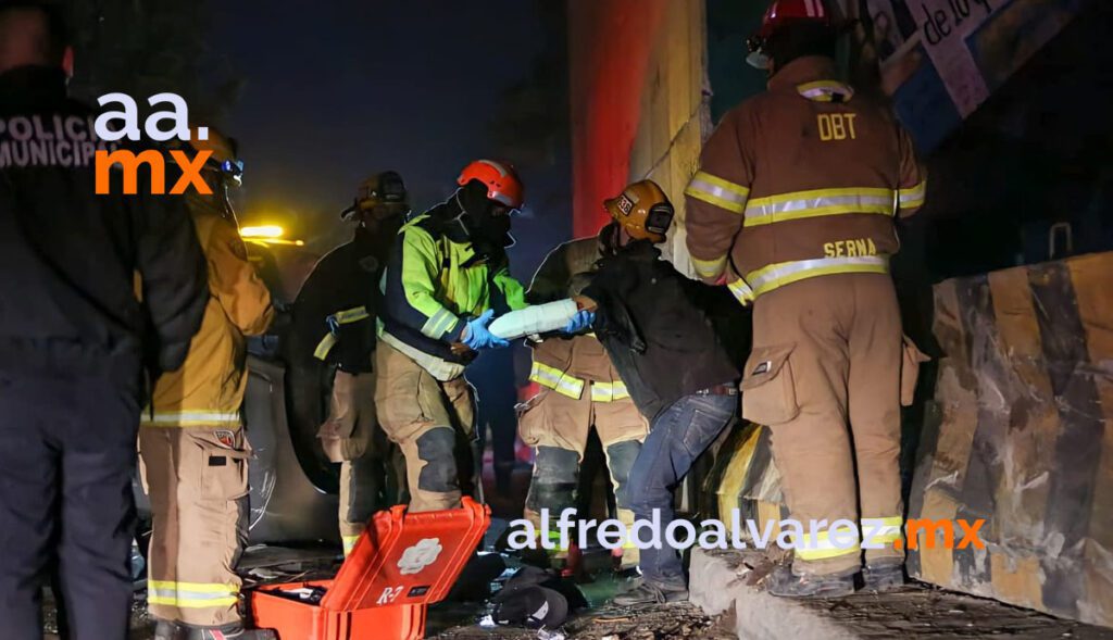 VUELCAN TAXI Y AUTO; UN CONDUCTOR RESULTA HERIDO
